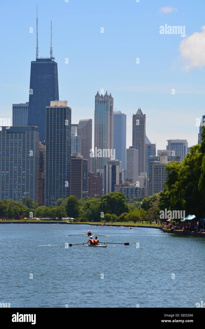 Boote-Rennen auf den Lincoln Park Lagune Henley-Stil der 36. jährliche läuft der Chicago Sprints Regatta, 9. / 10. Juli 2016 Stockfoto