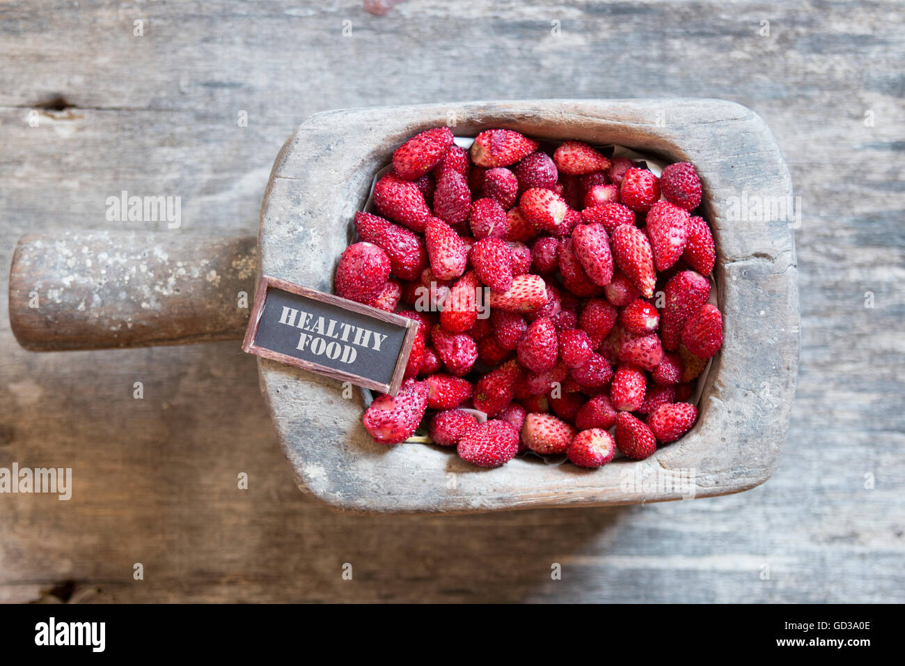gesunde Ernährung-Idee, Vintage-Stil, Erdbeere und ein tag Stockfoto