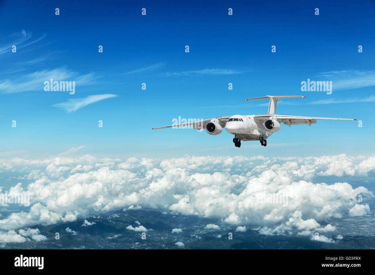 Flugzeug über den Wolken. Stockfoto