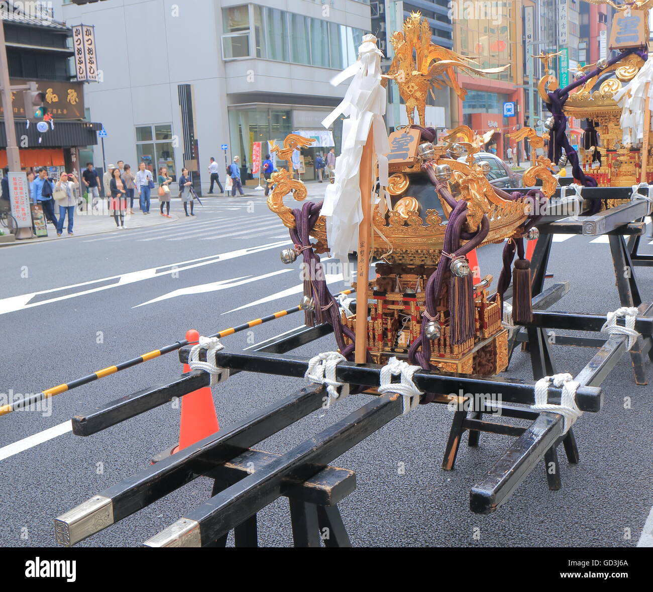 Mikoshi beim japanischen traditionellen Festival in Tokio. Stockfoto
