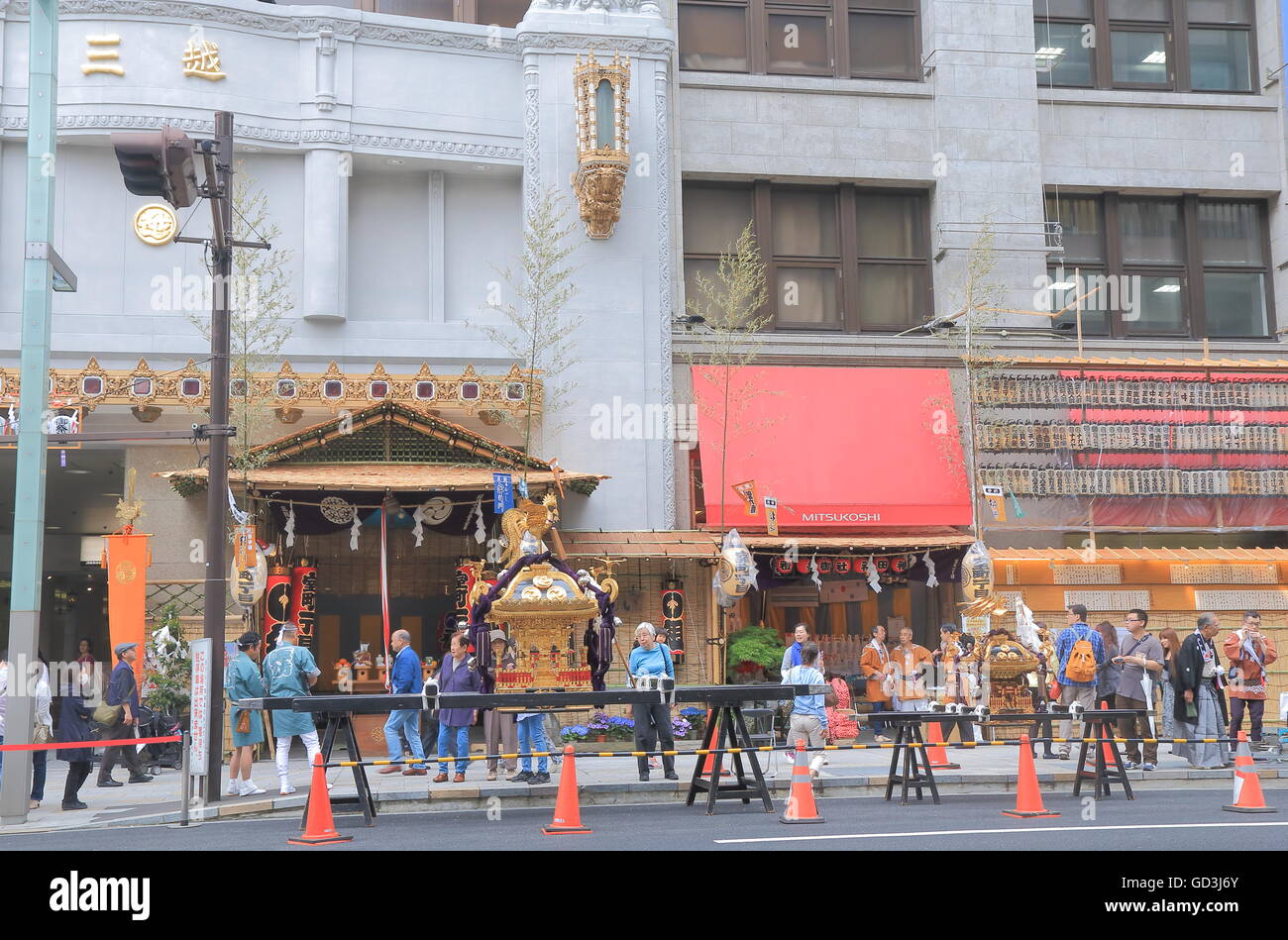 Mikoshi beim japanischen traditionellen Festival in Tokio. Stockfoto