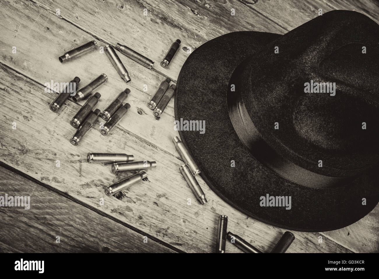 Fedora-Hut und Kugeln, ein Film-Noir-Konzept Stockfoto