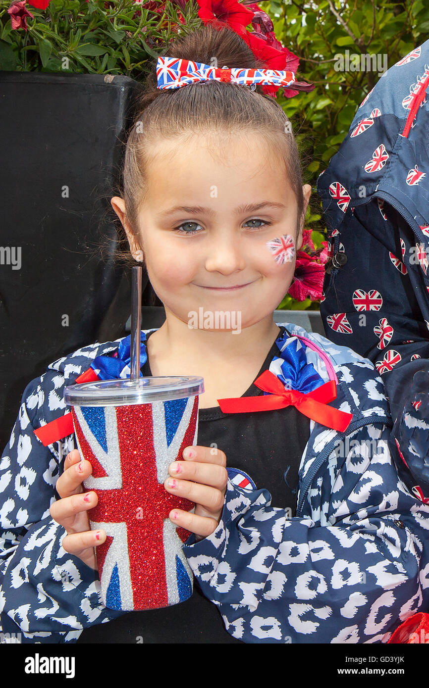 Southport, Merseyside, England 12. Juli 2016.  Loyalist Trommler in Southport Oranier Tag marschierten durch die Straßen der Stadt.   Dies ist eine jährliche Veranstaltung im Ort beim lokalen von Merseyside, Bootle Lodges und aus der Ferne her sammeln, Edinburgh und Glasgow bis März und Parade, musikalische Begleitung von Scharen von Schaulustigen feiert den Jahrestag der Schlacht am Boyne angefeuert. Bildnachweis: Cernan Elias/Alamy Live-Nachrichten Stockfoto