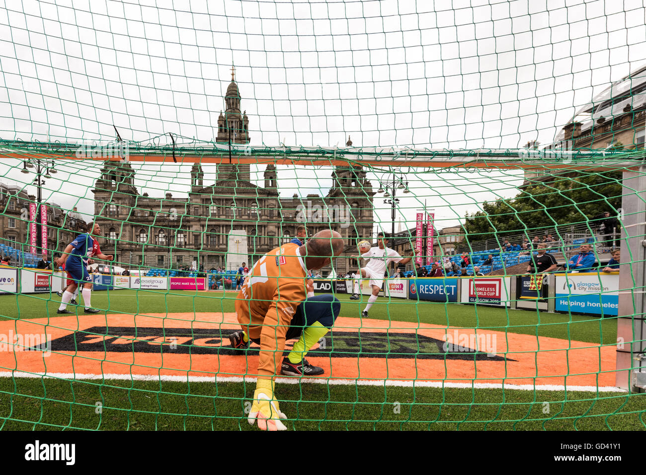 Glasgow, Schottland. 12. Juli 2016. Espanyol-Aktion bei der Homeless World Cup in George Square, Glasgow. Bildnachweis: Tony Clerkson/Alamy Live-Nachrichten Stockfoto