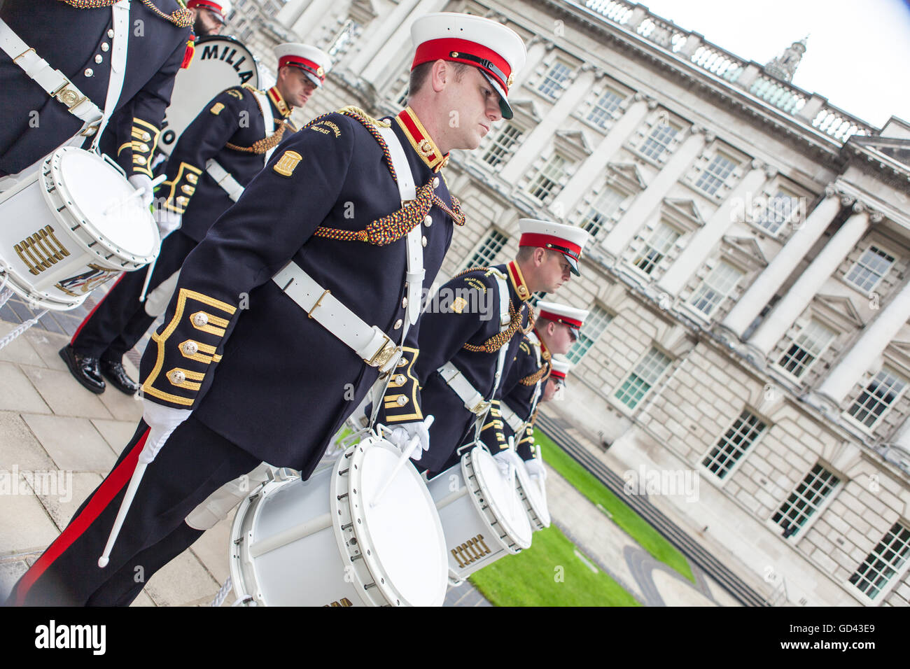 Belfast, UK. 12. Juli 2016. Trommler aus Millar Memorial Band Belfast anlässlich des 12. Jahrestages. Es entstand während des späten 18. Jahrhunderts in Ulster. Es feiert die Glorious Revolution (1688) und der Sieg des protestantischen Königs Wilhelm von Oranien über katholische König James II an Schlacht des Boyne (1690) Credit: Bonzo/Alamy Live News Stockfoto