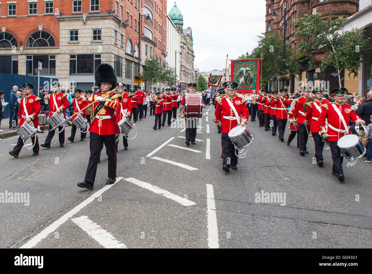 Belfast, UK. 12. Juli 2016. Oranier feiern die zwölfte. Es entstand während des späten 18. Jahrhunderts in Ulster. Es feiert der Glorious Revolution (1688) und Sieg des protestantischen Königs Wilhelm von Oranien über katholische König James II. in der Schlacht am Boyne (1690), Credit: Bonzo/Alamy Live News Stockfoto