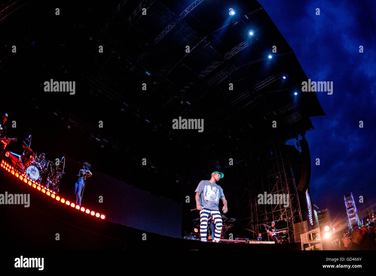 Mailand, Italien. 12. Juli 2016. Pharrell Williams führt live auf Assago Sommerarena in Mailand, Italien, am 13. Juli 2016 Credit: Mairo Cinquetti/Alamy Live News Stockfoto