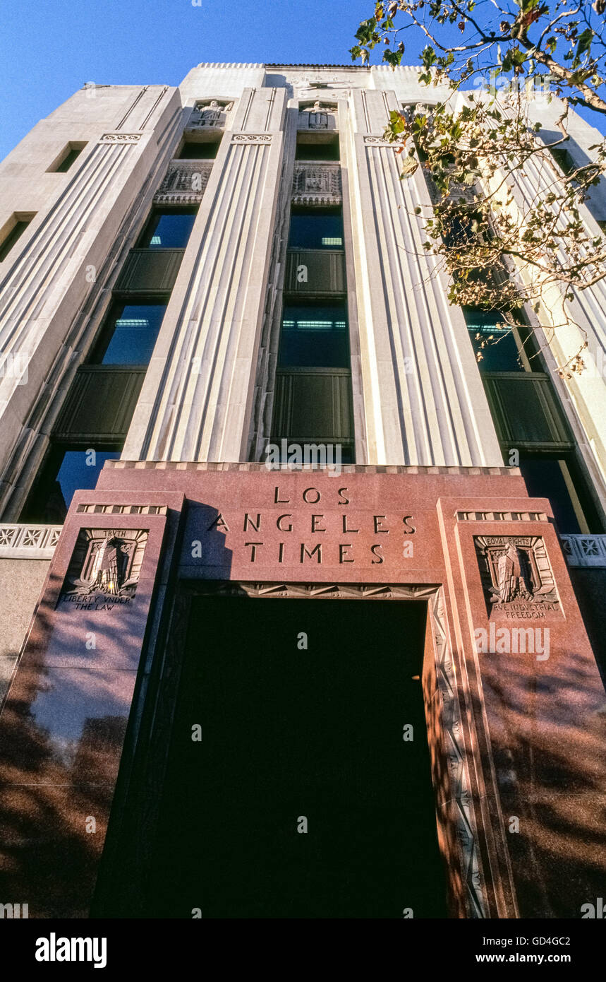 Der Marmor Art deco-Eingang in der Los Angeles Times Gebäude führt zu den Büros der einer der größten Tageszeitungen Amerikas, die es Hauptsitz seit 1935 Gebäude eröffnete. Entworfen von Gordon B. Kaufmann im modernen architektonischen Stil, decken Struktur und späteren Ergänzungen nun einen ganzen Häuserblock, der als Spiegel Times Square bekannt ist. Stockfoto