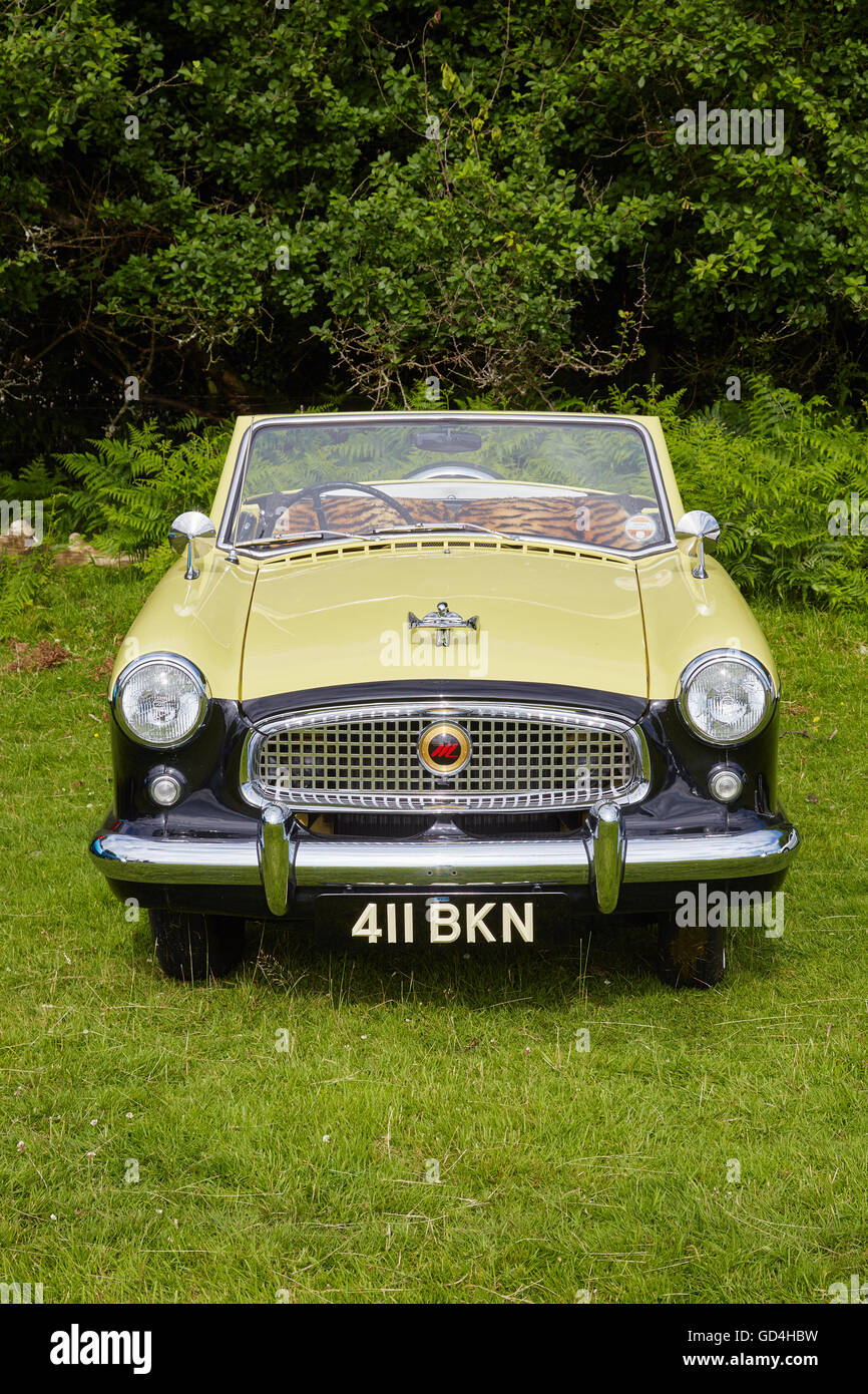 Ein Austin Metropolitan 1957 stellte bei einer Oldtimer-Show am Llancaiach Fawr Manor, Wales, Vereinigtes Königreich. Stockfoto