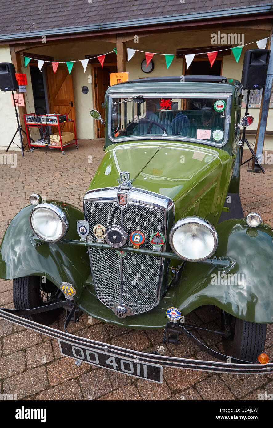 Ein Morris zehn vier, Exhibited in einem Oldtimer Rallye bei Llancaiach Fawr Manor, Wales, UK Stockfoto
