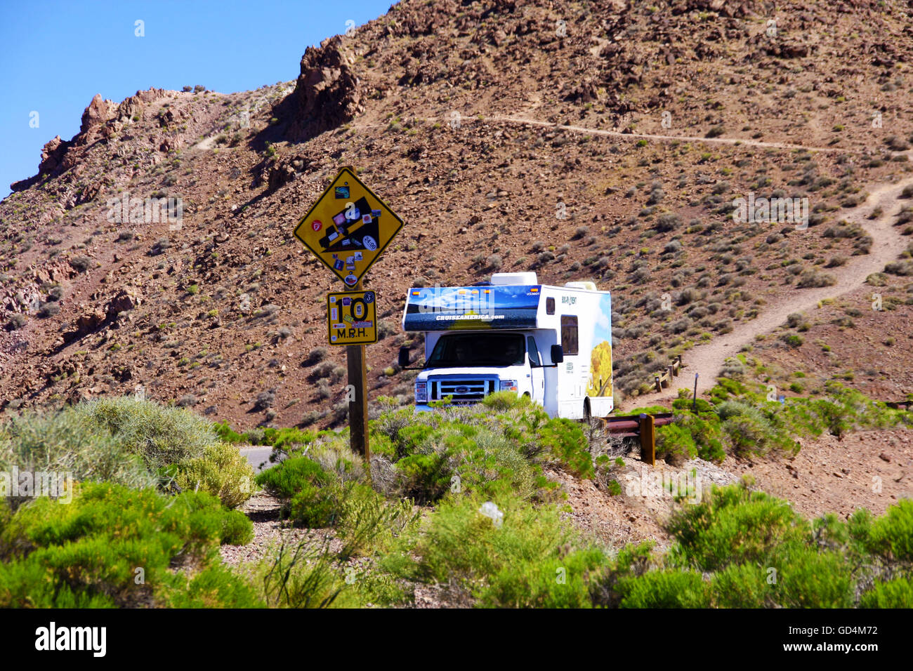 Vermietung Wohnmobil fahren auf Bergstraße Stockfoto