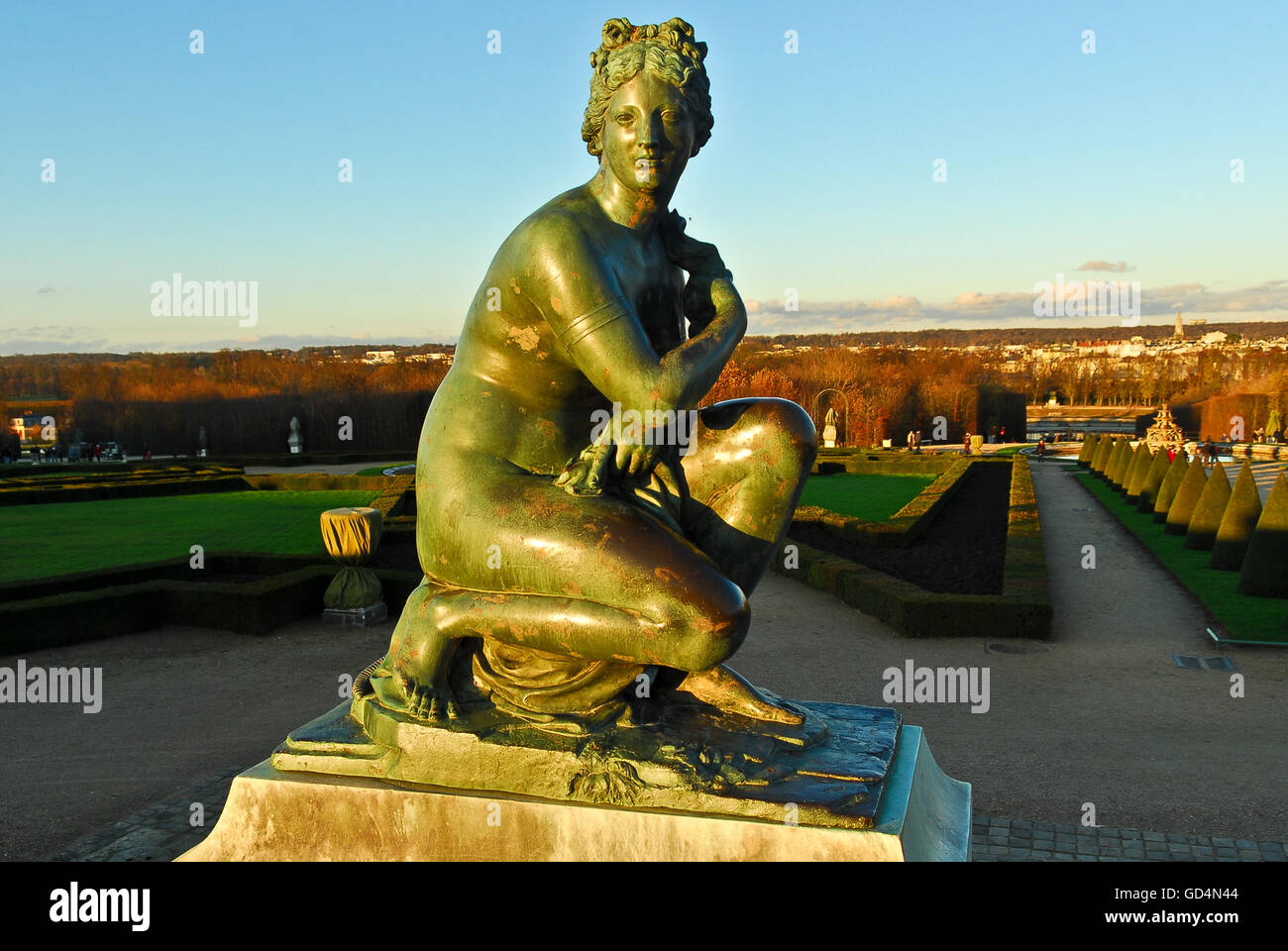 Versailles, Frankreich - 26. November 2006: Brunnen in den Gärten von Schloss Versailles in Versailles. Das Schloss von Versailles Stockfoto