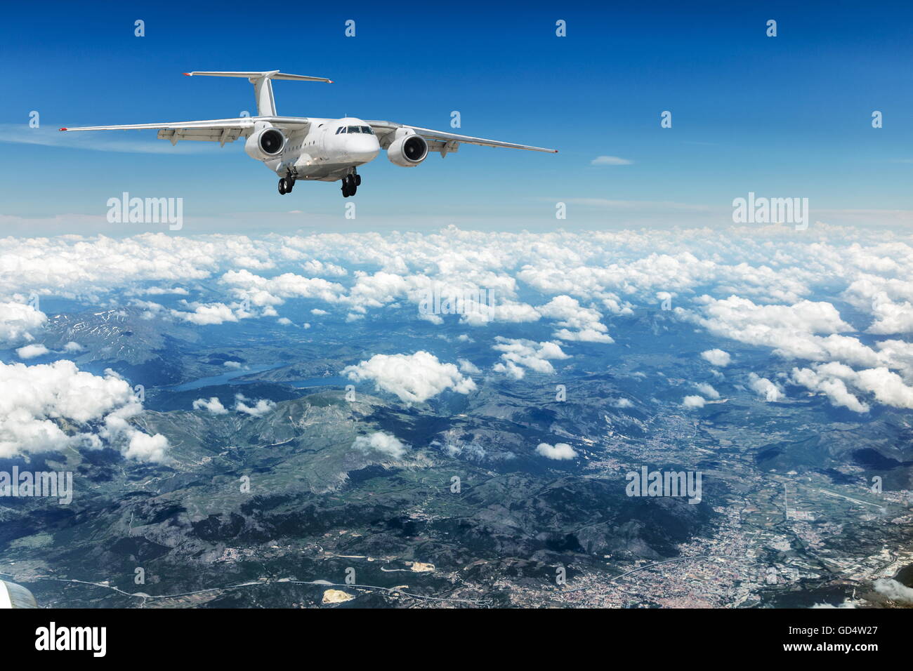 Flugzeug über den Wolken. Stockfoto