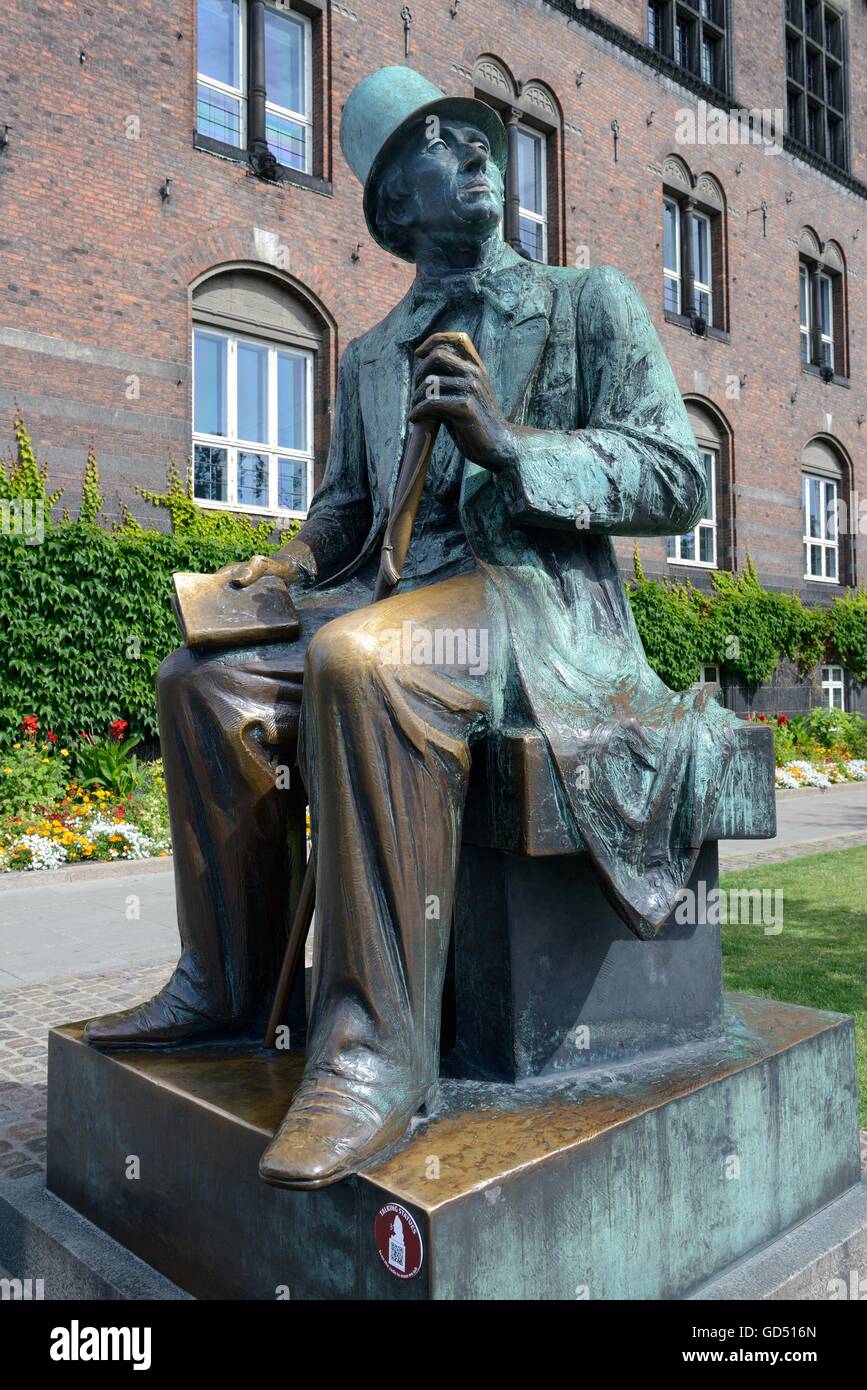 Bronzestatue von Hans Christian Andersen Vor Dem Rathaus, Kopenhagen, Daenemark, Europa, Stockfoto