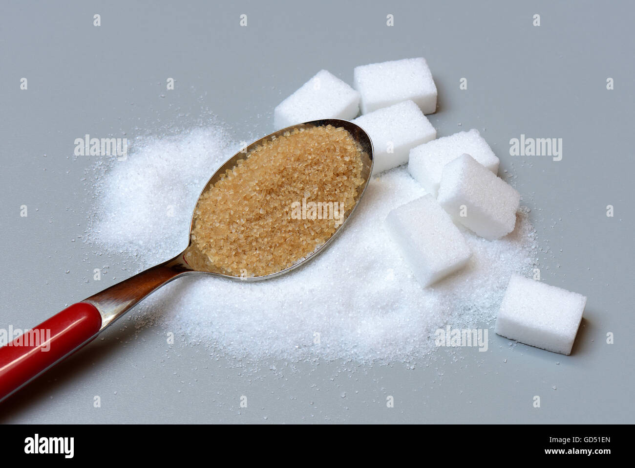 Weisser und brauner zucker Fotos und Bildmaterial in hoher Auflösung Alamy