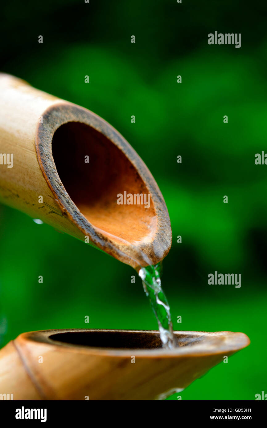 Japanische Bambus-Brunnen Stockfoto