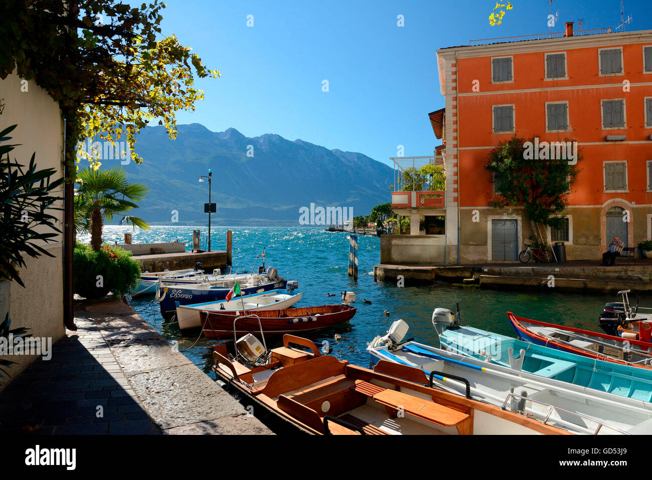 Limone Sul Garda, Hafen Mit Booten, Gardasee, Provinz Brescia, Italien Stockfoto