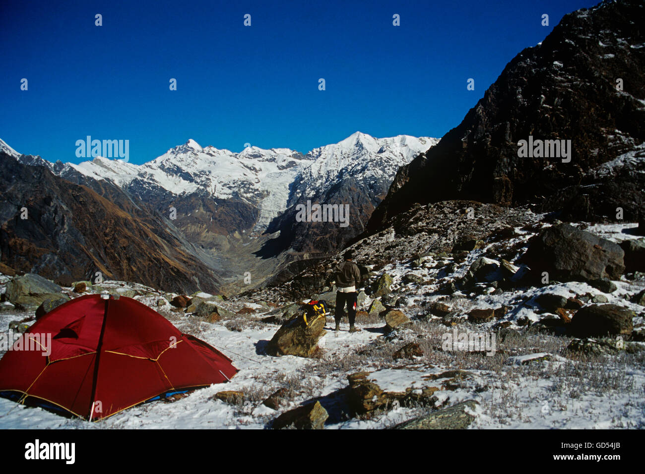 Ein Trekker und seinem camping Zelt Stockfoto