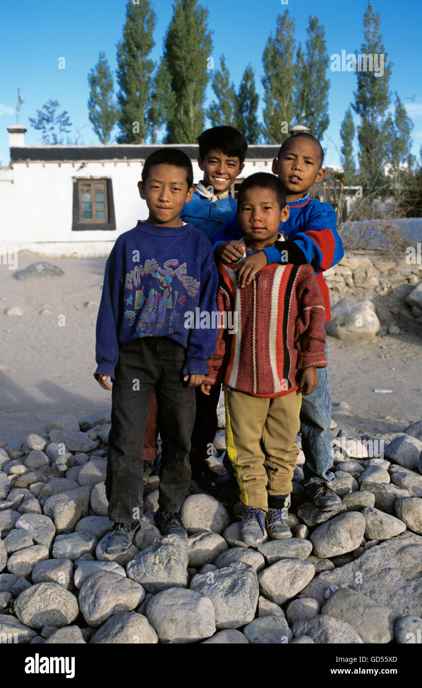 Kinder in einem tibetischen Flüchtlingslager Stockfoto