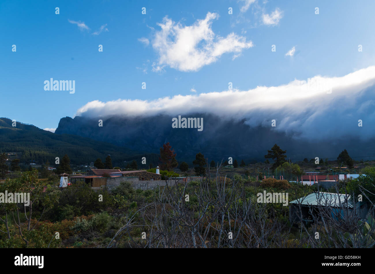 Wolken über dem Cumbre auf La Palma, Spanien Stockfoto