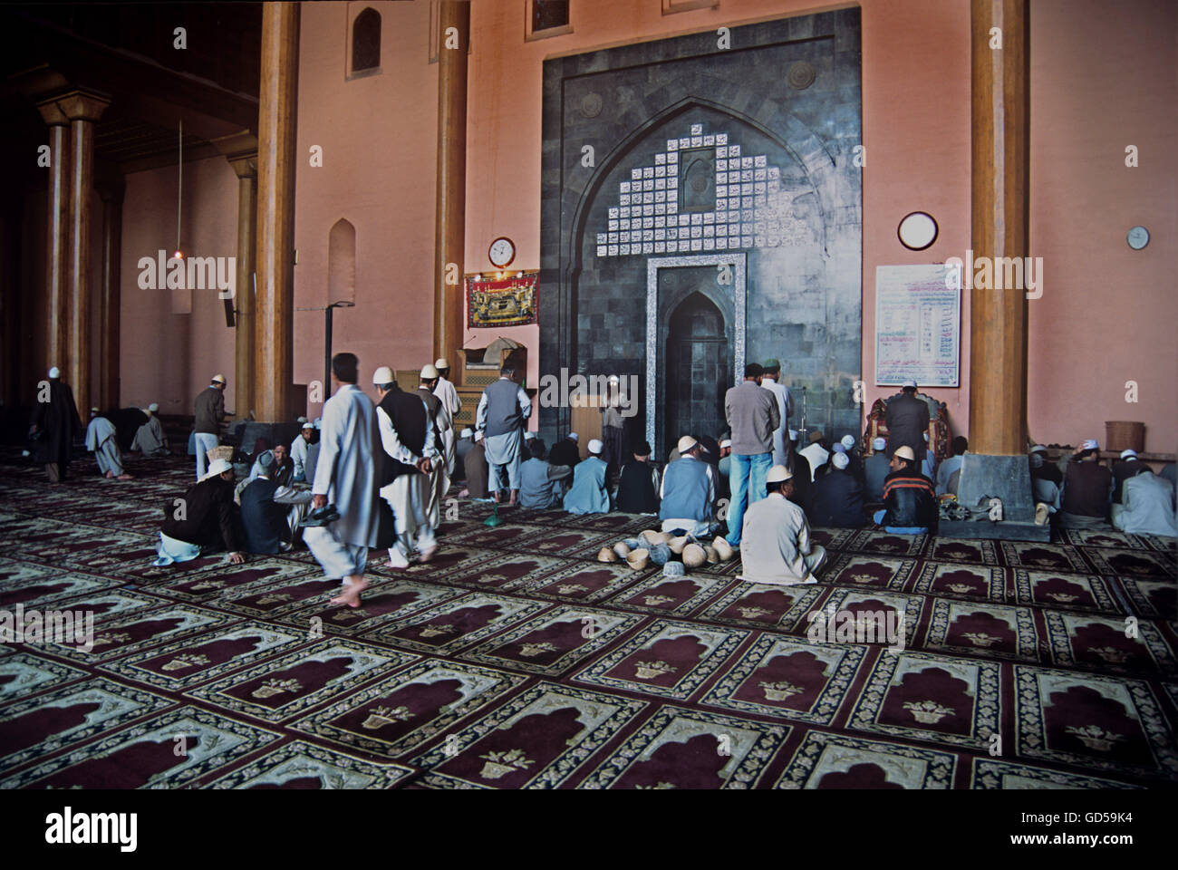 Innen Jama Masjid (Moschee), Srinagar. Stockfoto