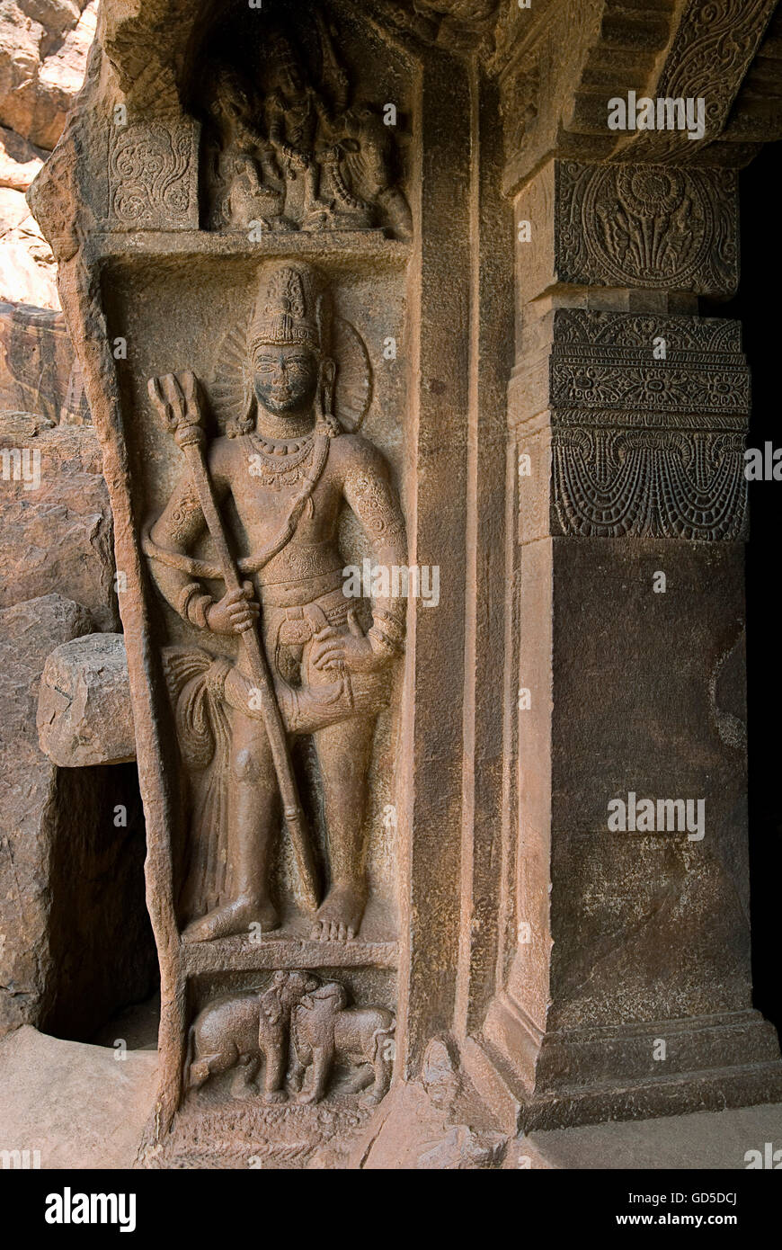 Bas-Relief in Badami Höhle Stockfoto