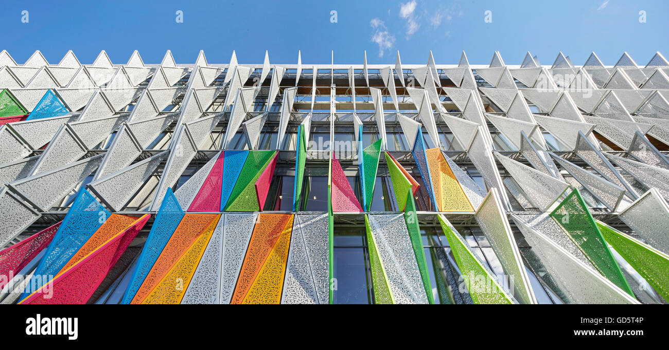 Außenfassade Ansicht von unten. SDU Campus Kolding, Kolding, Dänemark. Architekt: Henning Larsen Architects, 2015. Stockfoto