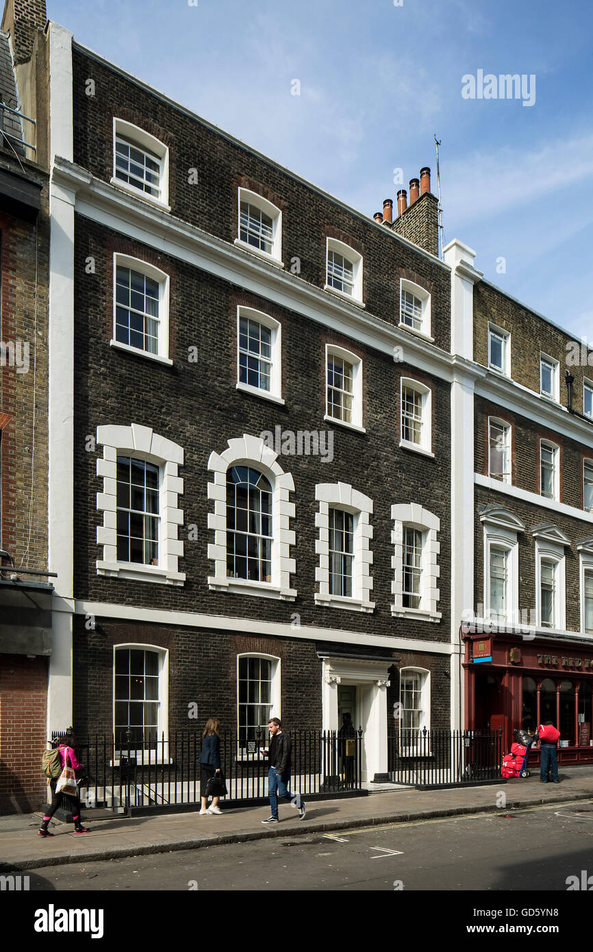 Ansicht der Fassade. 76 Dean Street, London, Vereinigtes Königreich. Architekt: SODA., 2016. Stockfoto