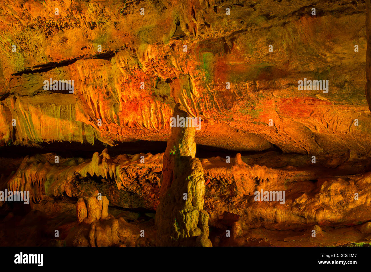 Kalkstein Höhle Tropfsteinhöhle Stalagmit Prometheus Georgien multicolor Stockfoto