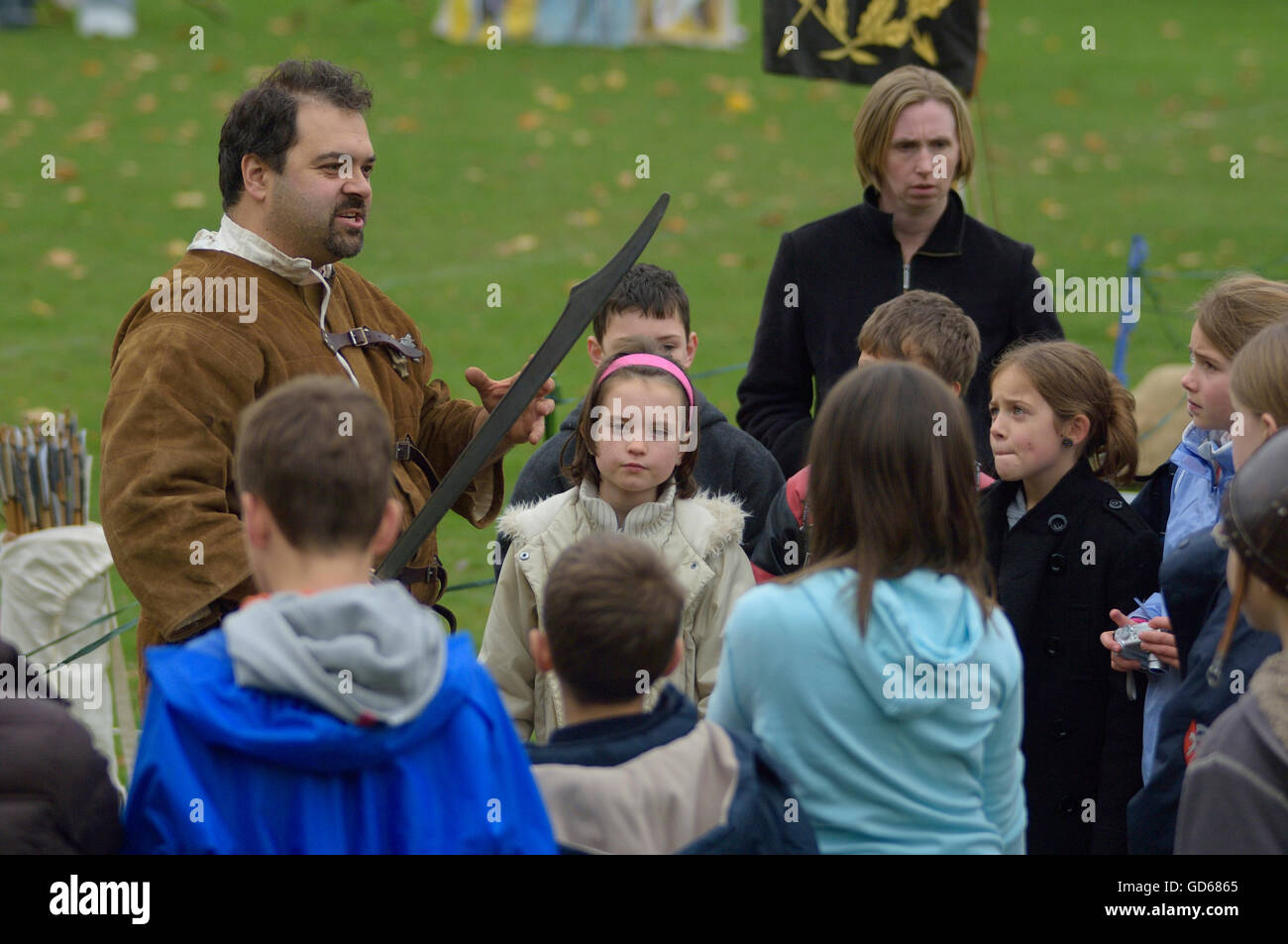 Kinder im Grundschulalter an einer Geschichtswerkstatt England. UK Stockfoto