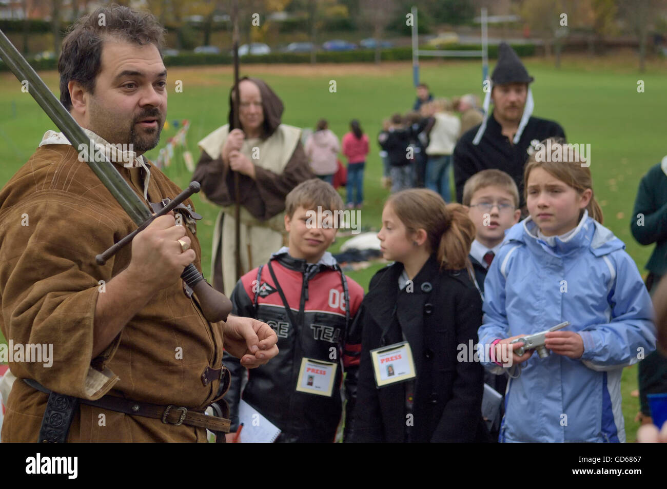 Kinder im Grundschulalter an einer Geschichtswerkstatt England. UK Stockfoto