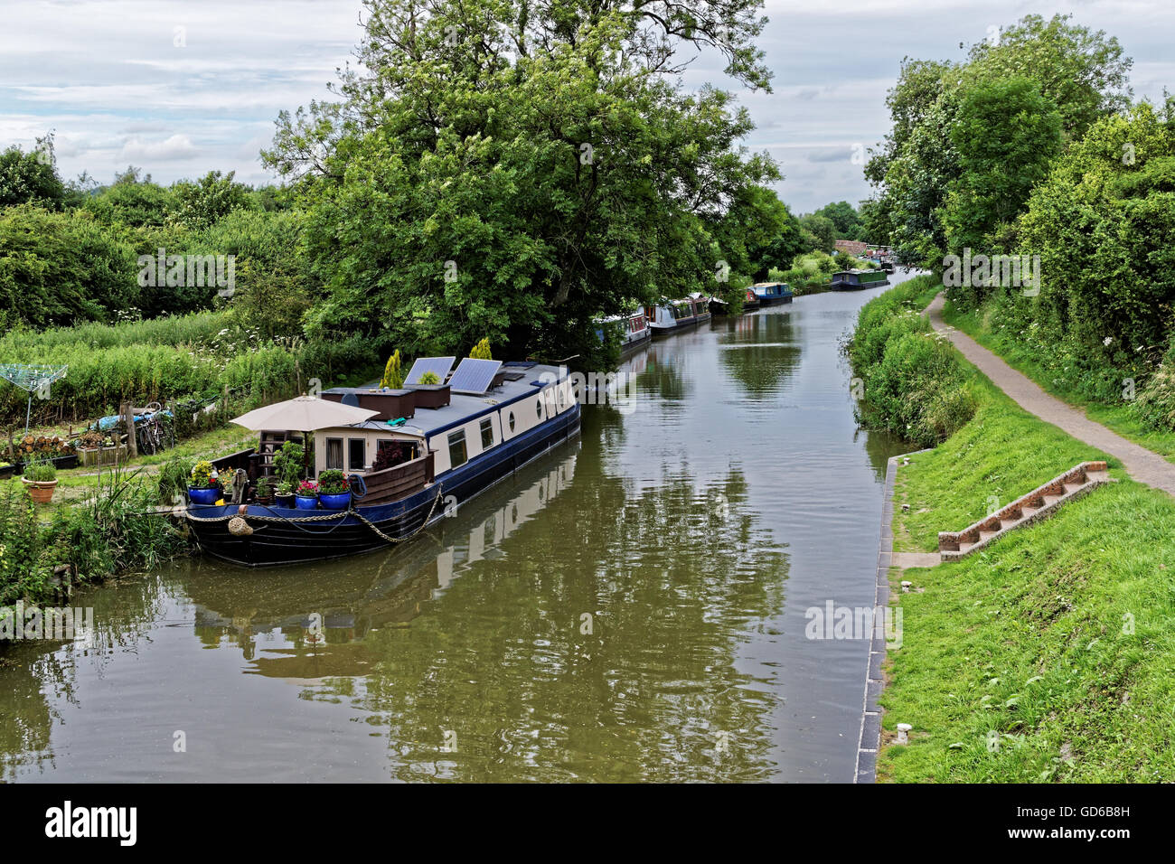 Hausboot auf Kennet und Avon Kanal an großes Bedwyn in der Nähe von Hungerford Wilts Stockfoto