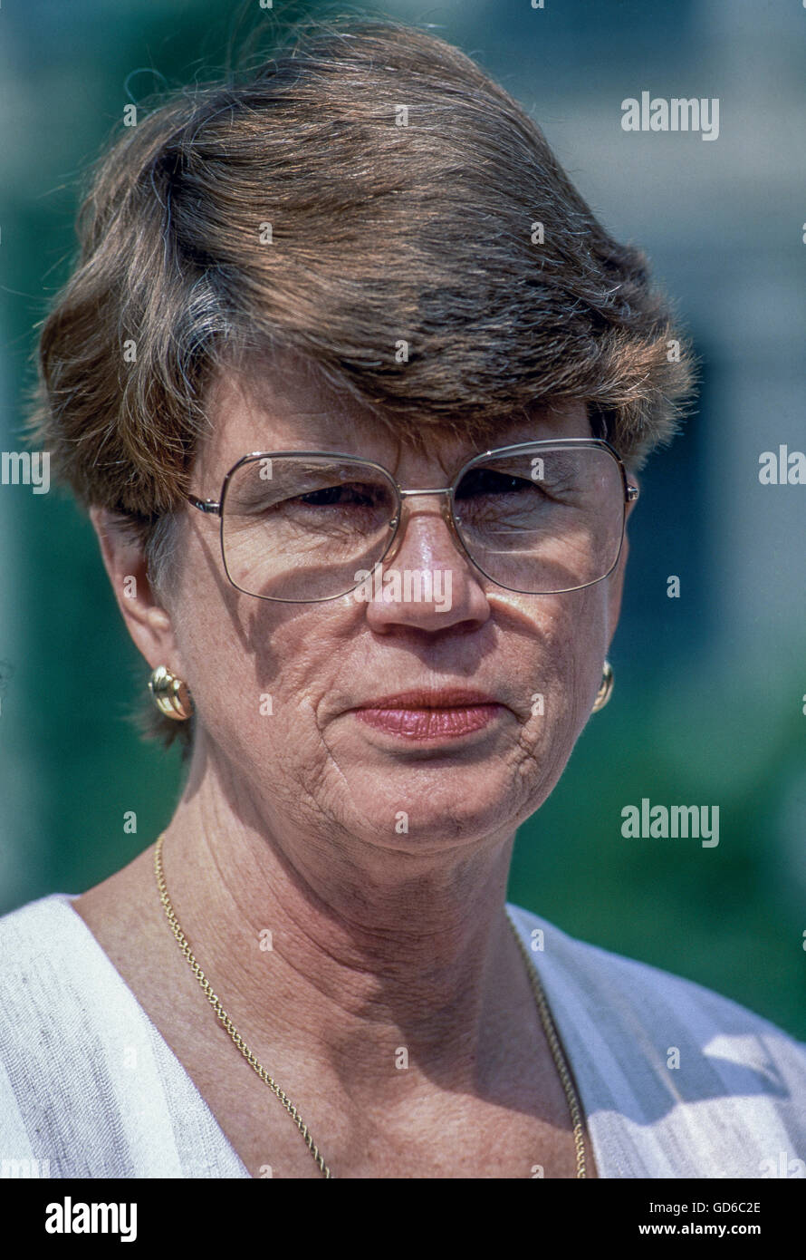 Washington, DC. USA, 26. Juli 1993 Attorney General Janet Reno spricht mit Reportern in der West-Flügel-Einfahrt des weißen Hauses. Bildnachweis: Mark Reinstein Stockfoto