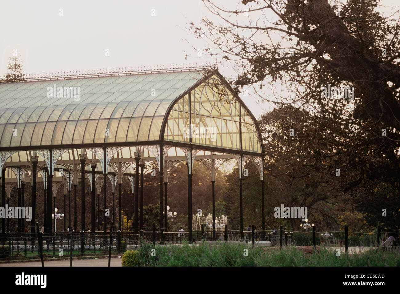 Glashaus in Lal Bagh Garten Stockfoto