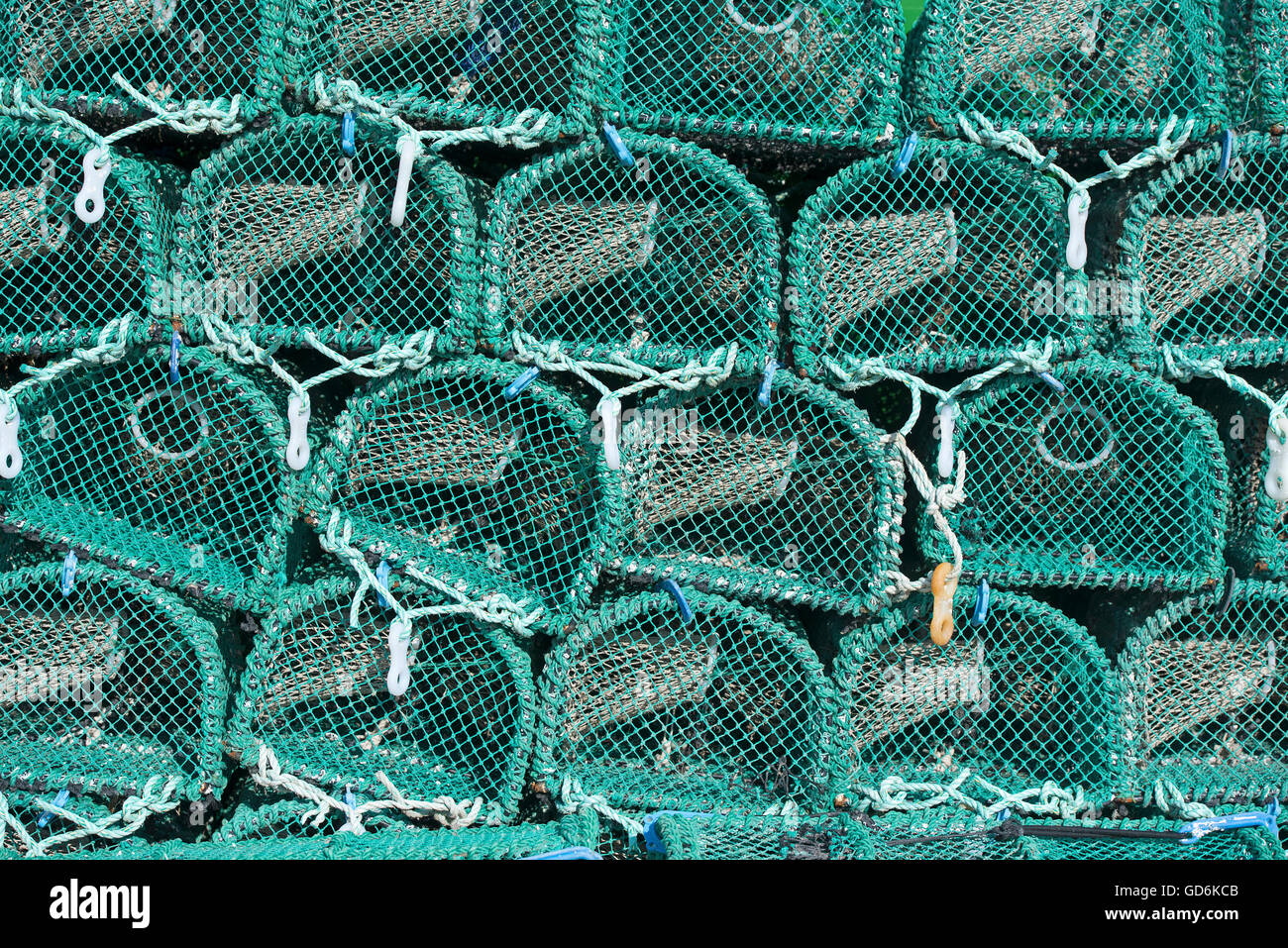 Krabben und Hummer Töpfe neben der Hafenmauer bei Tingwall, Evie. auf den Orkney-Inseln.  SCO 10, 583. Stockfoto