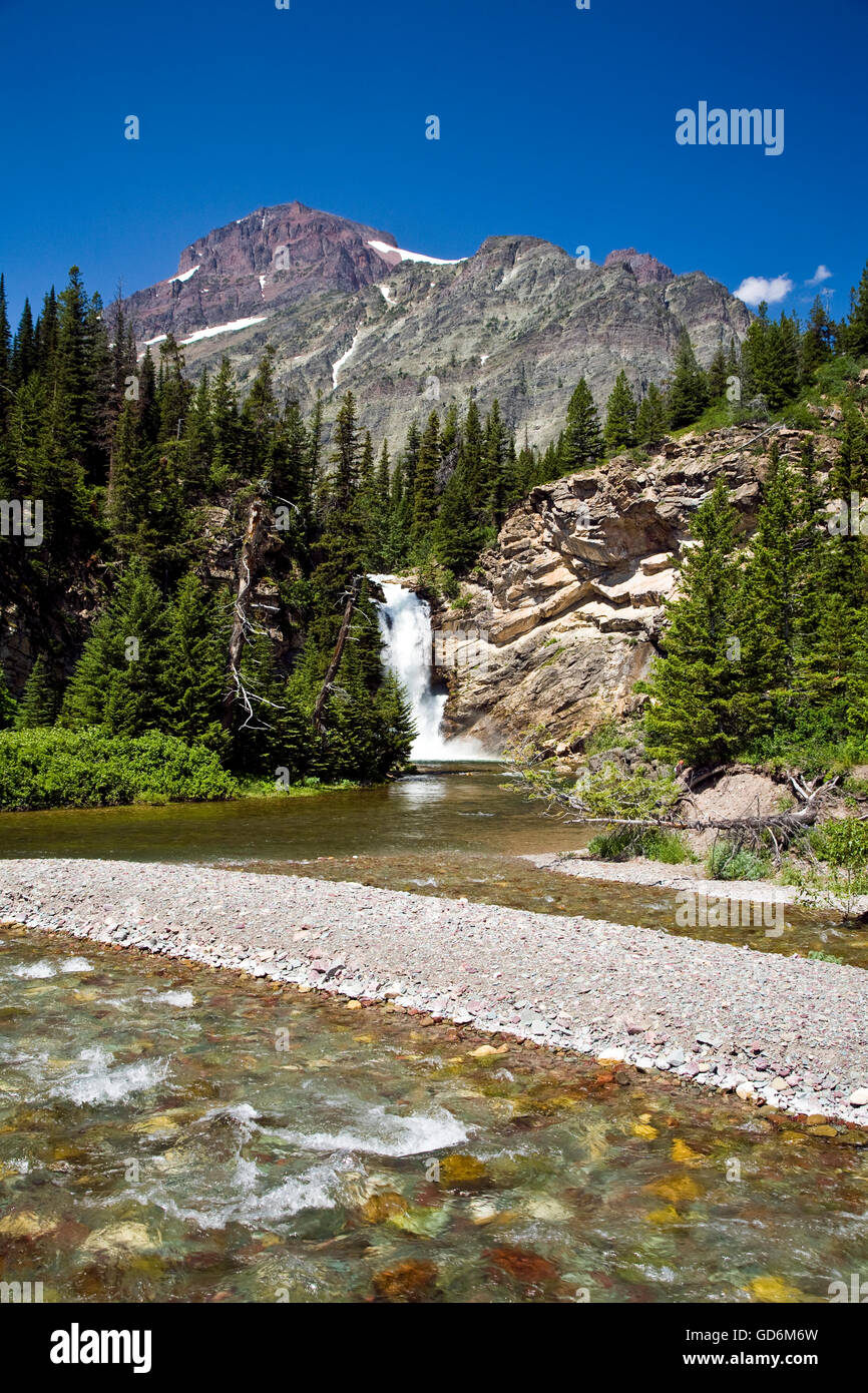 Zwei Medizinbereich, Glacier National Park: The Two Medicine River bildet läuft Eagle fällt, als es aus dem Osten kontinentale Wasserscheide in zwei Medizin Untersee Kaskaden.  Diese Kaskade ist Trick fällt auch genannt, weil sein Wasser aus zwei Quellen stammen Stockfoto