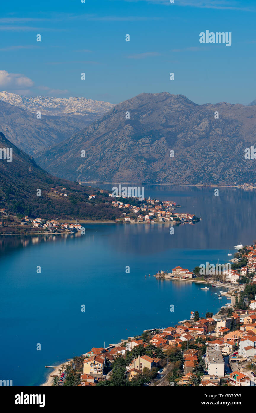 Bucht von Kotor, einer fjordartigen lange Bucht des Adriatischen Meeres. Montenegro, Balkan Stockfoto