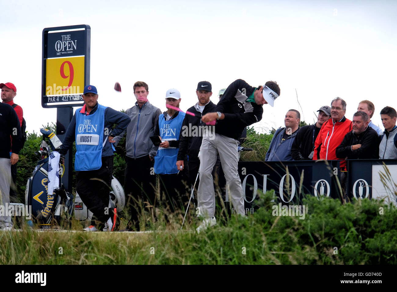 Bubba Watson trifft seinen Abschlag auf das 9. Loch in Royal Troon während des Trainings für die 2016 Open Golf Championship. Stockfoto