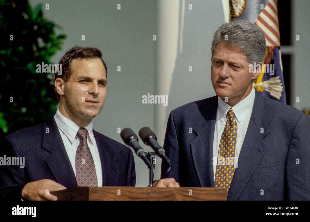 Washington, DC, USA, 20. Juli 1993 Präsident William Clinton stellt Richter Louis Freeh im Rose Garden des weißen Hauses als seinen neuen Direktor des FBI. Bildnachweis: Mark Reinstein Stockfoto