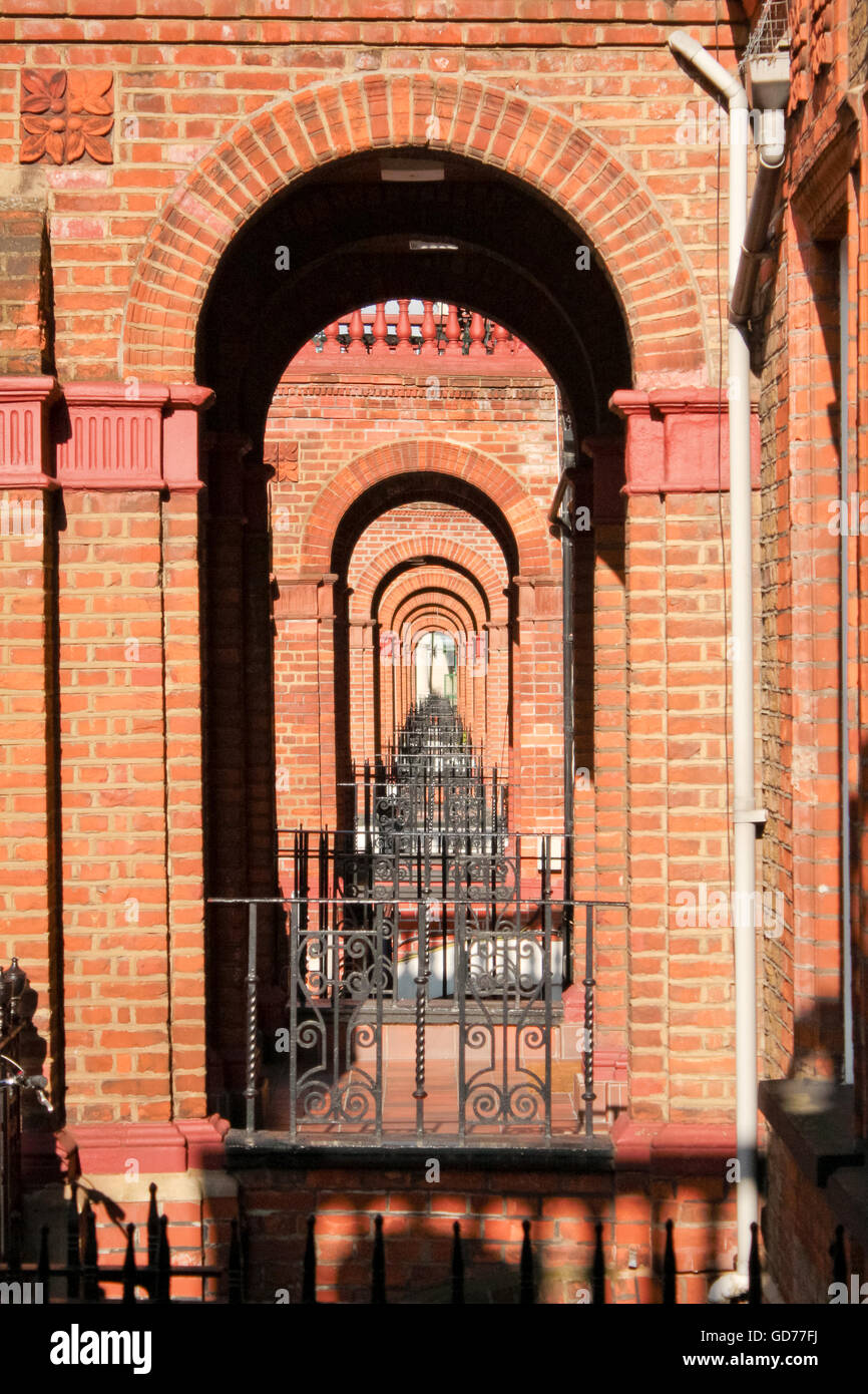 Bögen - britische Architektur in London Stockfoto