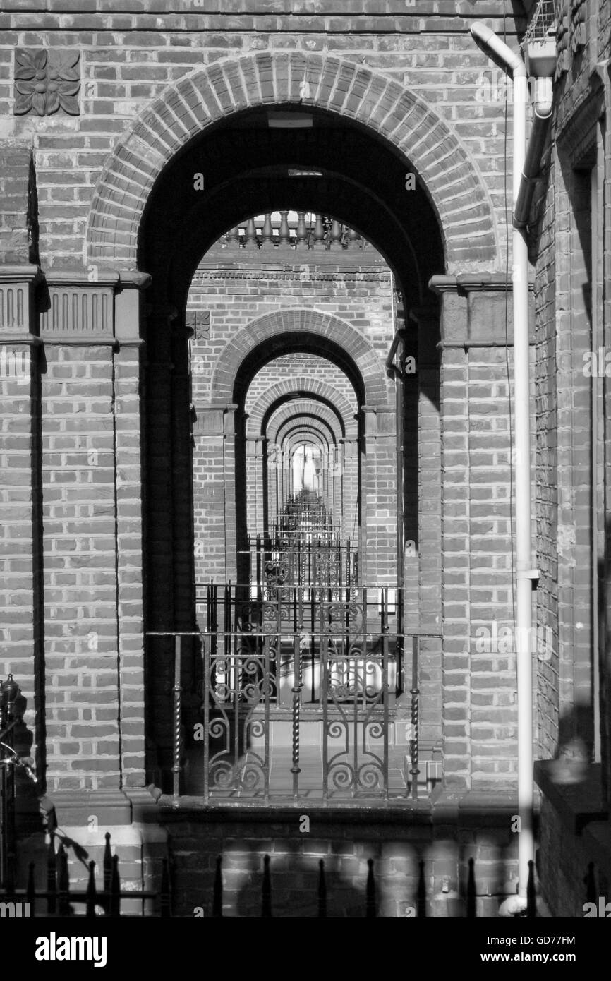 Bögen - britische Architektur in London Stockfoto