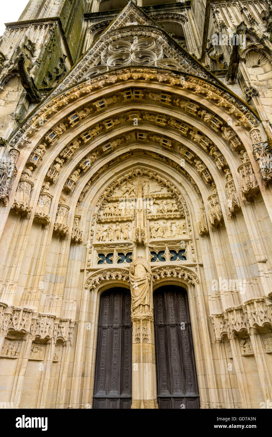 Bourges Europäische Kulturhauptstadt 2028, Haupteingang der Kathedrale Saint Etienne, UNESCO-Weltkulturerbe, Centre-Val de Loire, Frankreich, Europa Stockfoto