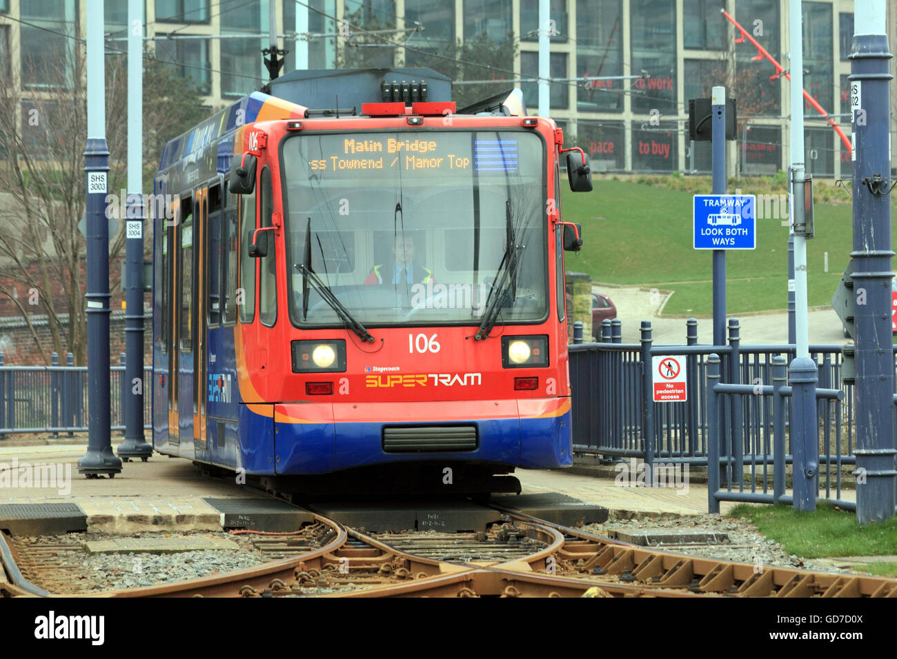 Sheffield Super Tram englische leichte Schiene elektrische Straßenbahn South Yorkshire Passagier Executive Stockfoto
