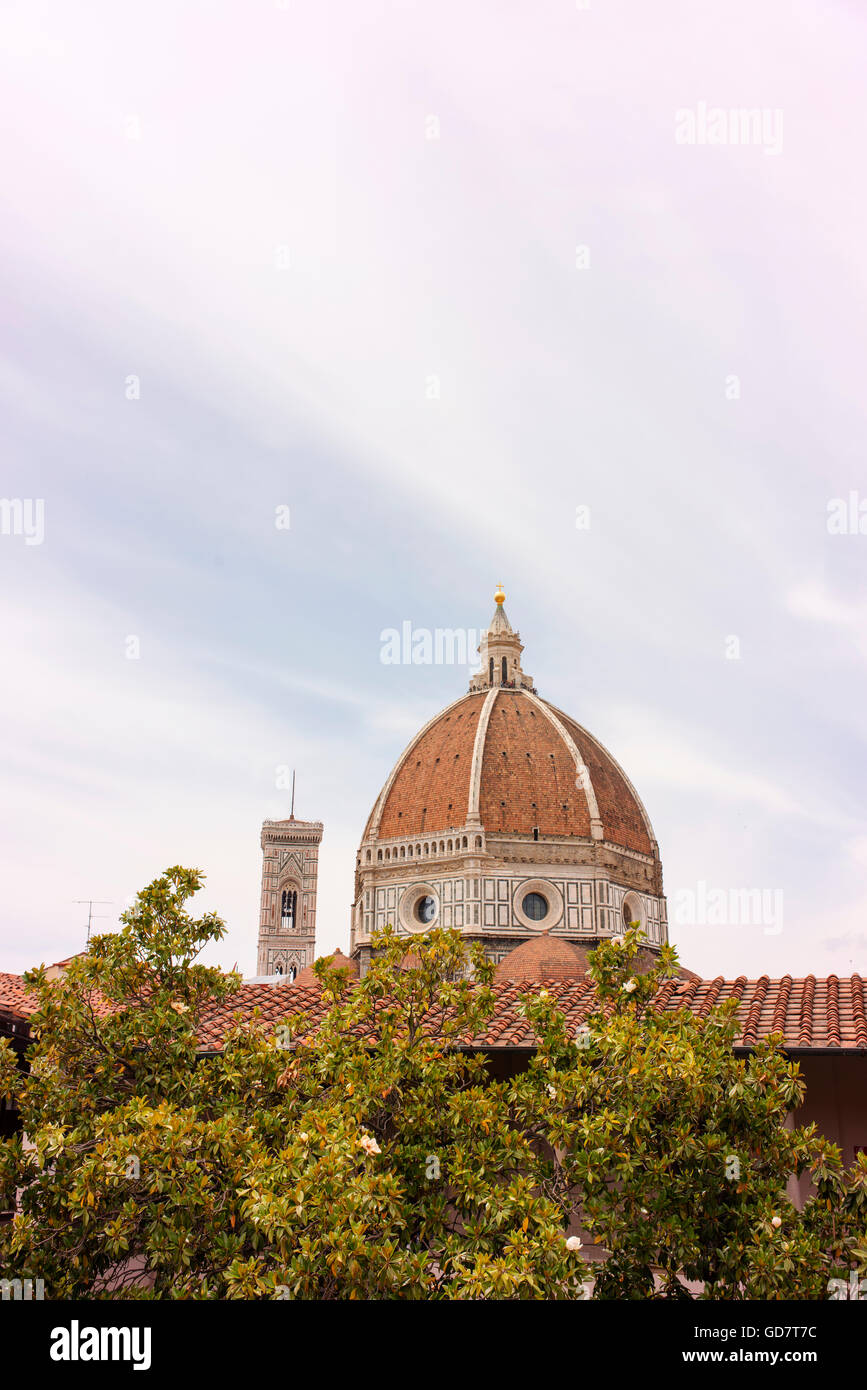 Die Kuppel und Glockenturm Turm der Kathedrale von Florenz oder Il Duomo. Stockfoto