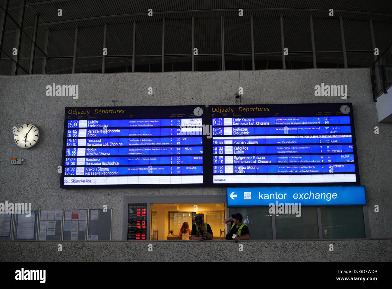 Elektronischer Fahrplan an der Central Station, Warschau Stockfoto