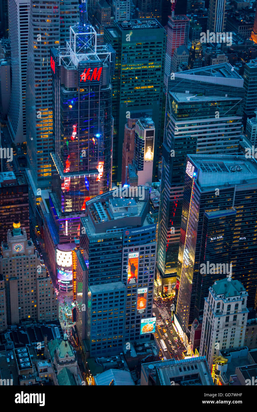 4 Times Square, früher bekannt als die Condé Nast Building ist ein Wolkenkratzer in Midtown Manhattan, New York City Times Square Stockfoto