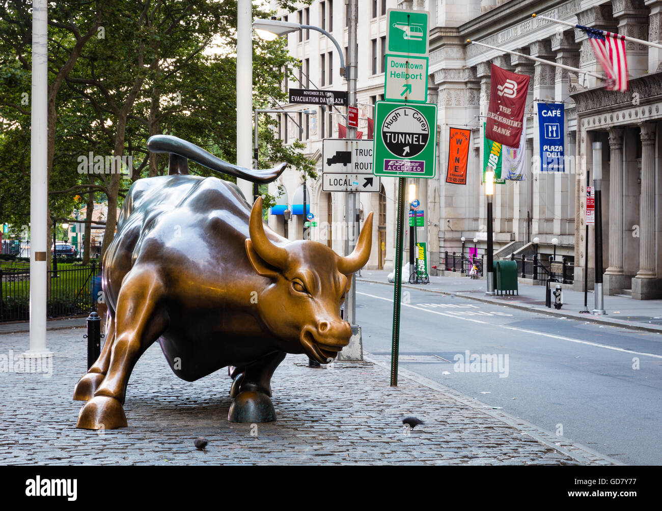 Aufladen von Bull im financial District von New York City, nahe der Wall Street Stockfoto