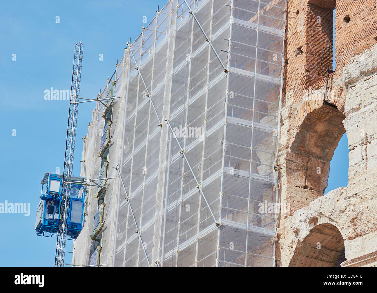 Gerüste und Aufzug Colosseum Rom Latium Italien Europa Stockfoto