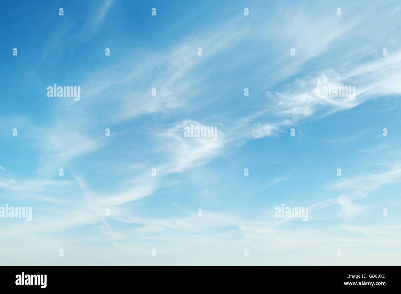 schönen blauen Himmel und weiße Wolken Stockfoto