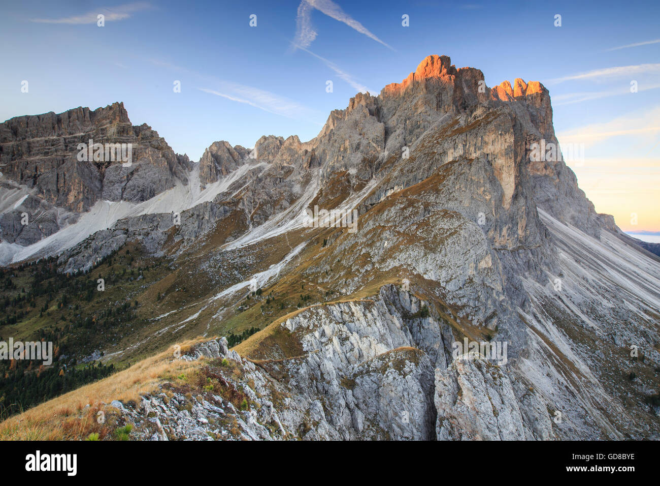 Morgen leuchten auf der felsigen Gipfeln furcella de furcia Geisler Villnösser Tal Südtirol Dolomiten Trentino Alto Adige Italien Europa Stockfoto